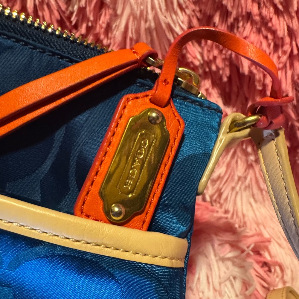 Coach Signature Swingpack Crossbody Bag - Picture 8 of 9